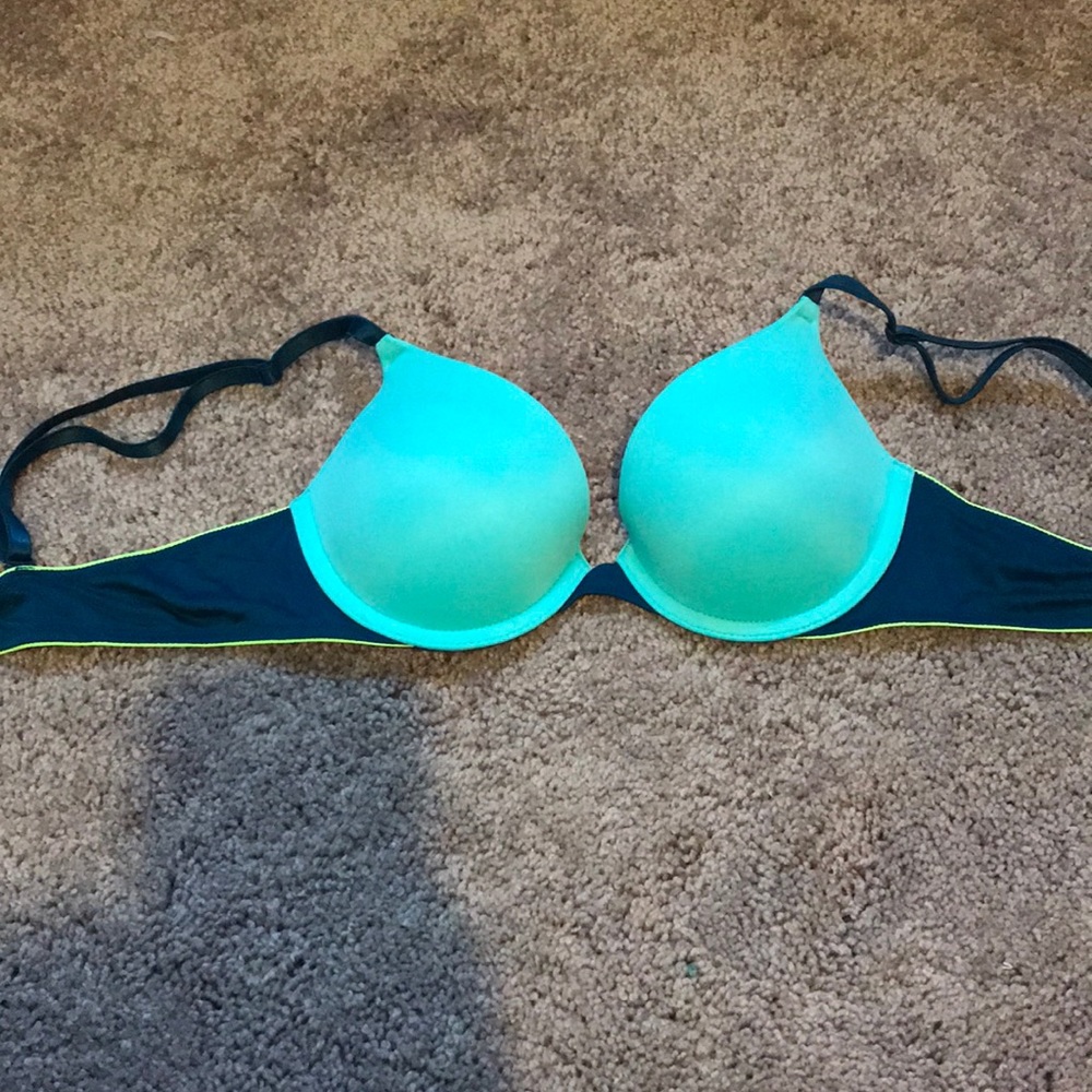 Never worn Victoria secret push up bra